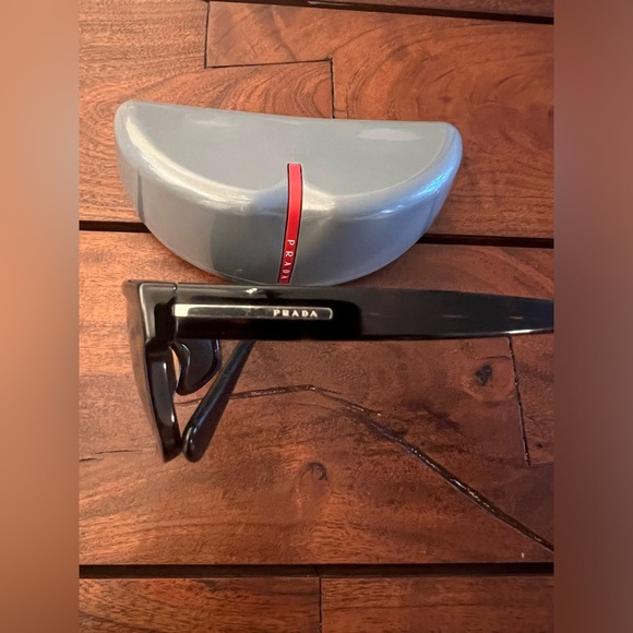 Prada Classic sunglasses with a contemporary rectangular design, mint condition. - Picture 8 of 9